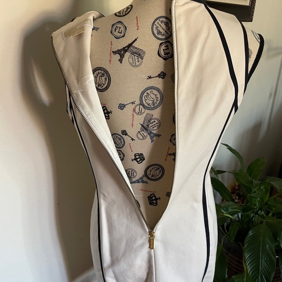 Michael Kors Collection Sheath Dress with Black Trim - Size 8P - Picture 7 of 12